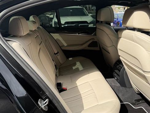 Used 2019 BMW M550i xDrive AWD/4WD image 17