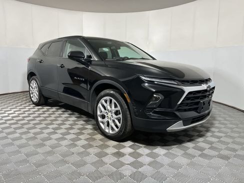 Used 2023 Chevrolet Blazer LT w/ Driver Confidence Package AWD/4WD image 2