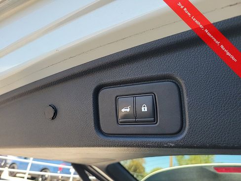 Used 2022 Nissan Pathfinder Platinum w/ Cargo Package image 15