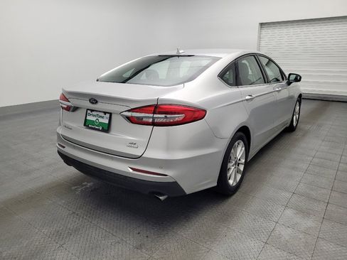 Used 2019 Ford Fusion SE FWD image 9