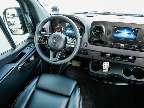 Used 2024 Mercedes-Benz Sprinter 2500 image 17