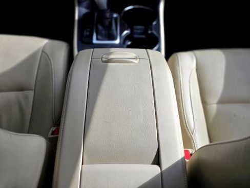 Used 2017 Toyota Highlander Limited Platinum AWD/4WD image 32