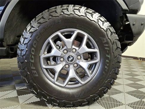 Used 2022 Ford Bronco Badlands image 11