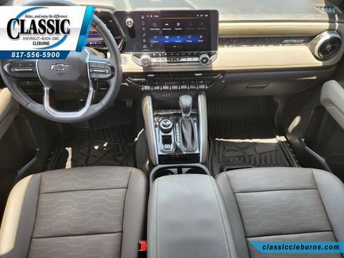 Used 2025 Chevrolet Colorado ZR2 w/ Technology Package AWD/4WD image 2
