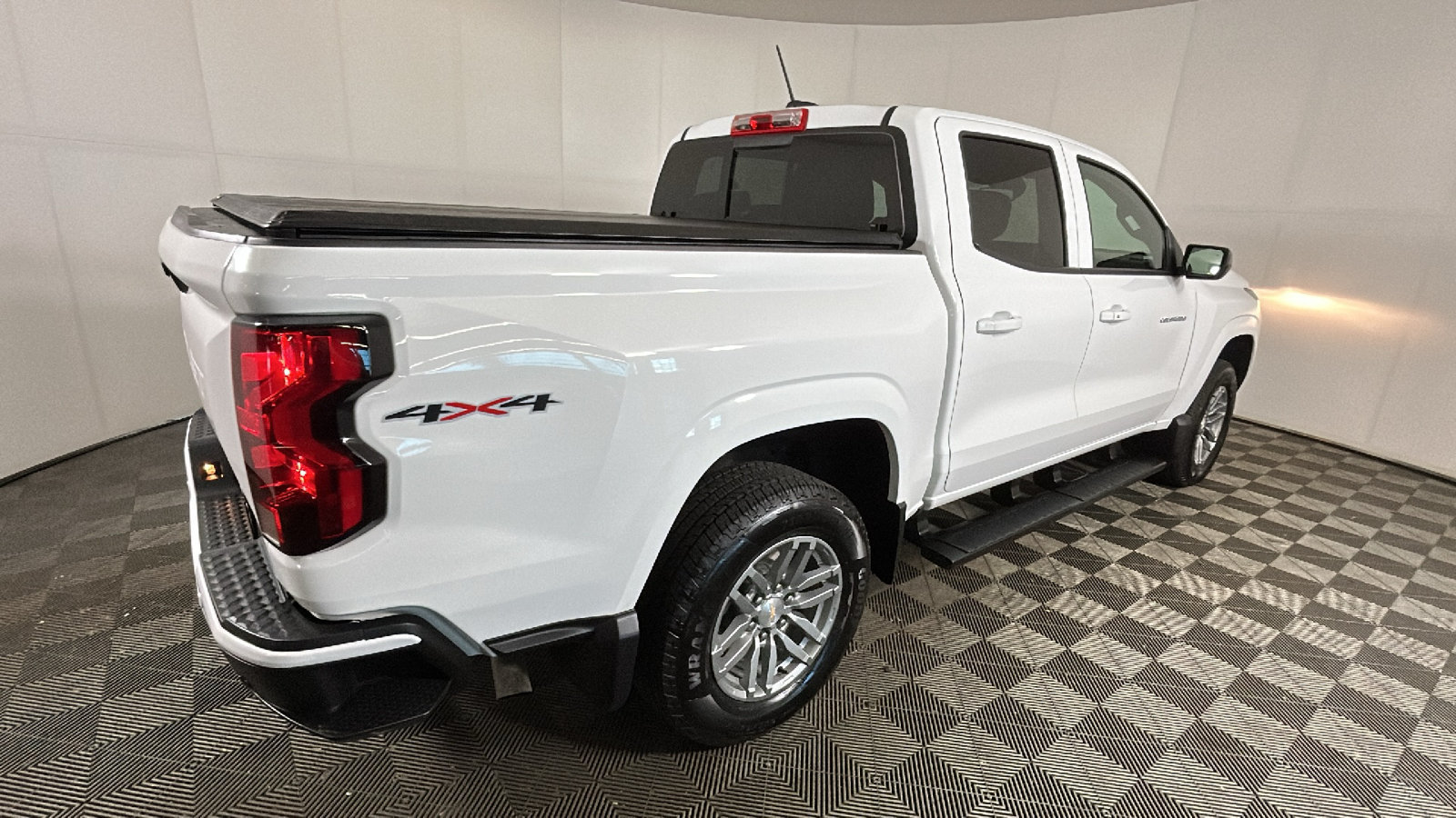 Used 2026 Chevrolet Colorado LT w/ LPO, Pro Essentials Package AWD/4WD image 3