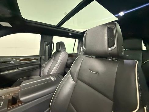 Used 2023 Cadillac Escalade ESV Premium Luxury image 5