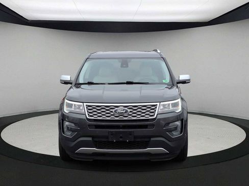 Used 2017 Ford Explorer Platinum image 3