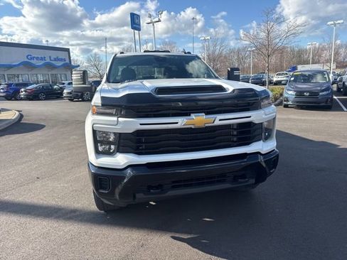 Used 2024 Chevrolet Silverado 2500 Custom w/ Custom Convenience Package image 4
