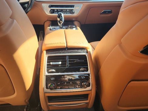 Used 2022 BMW 750i xDrive w/ Executive Package image 34
