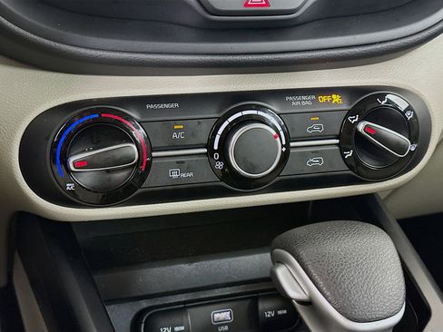 Used 2025 Kia Soul LX w/ LX Technology Package image 23