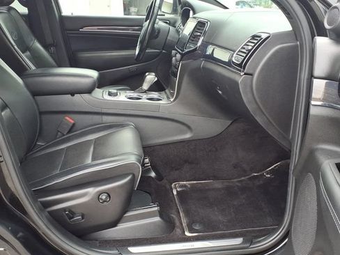 Used 2019 Jeep Grand Cherokee Overland AWD/4WD image 28