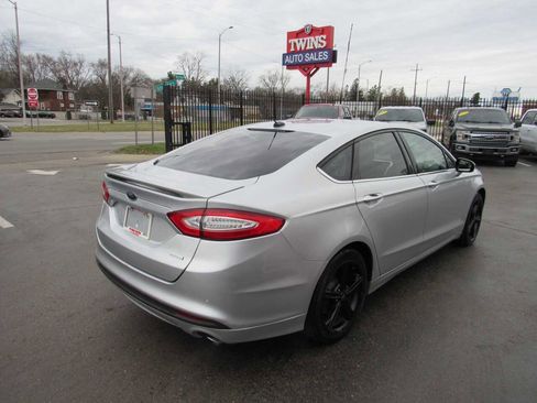 Used 2016 Ford Fusion SE w/ Equipment Group 201A image 5