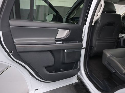 Used 2025 Ford Expedition Active RWD image 11