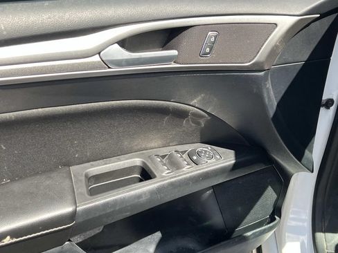 Used 2020 Ford Fusion SE AWD/4WD image 12