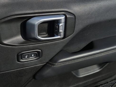 Used 2022 Jeep Wrangler Unlimited Sahara image 15