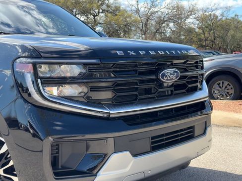 Used 2025 Ford Expedition Max Platinum image 3