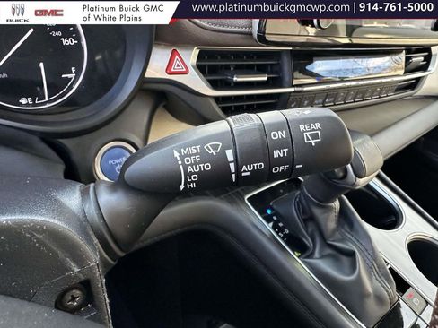 Used 2022 Toyota Sienna Platinum image 38