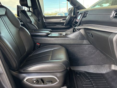 Used 2023 Jeep Wagoneer Series II w/ Premium Group I image 19