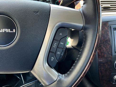 Used 2013 GMC Yukon Denali AWD/4WD image 12