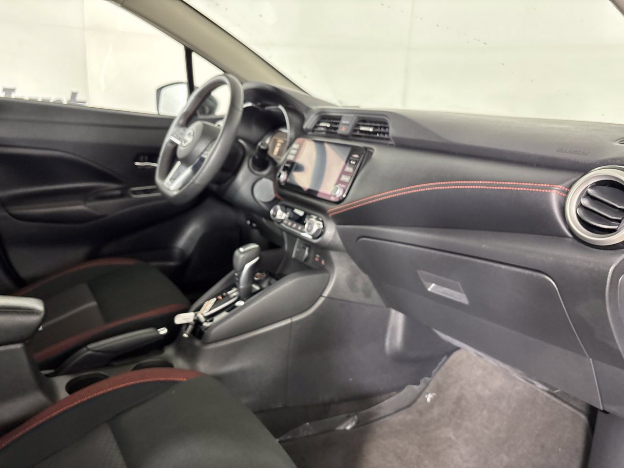 Used 2024 Nissan Versa SR FWD image 30