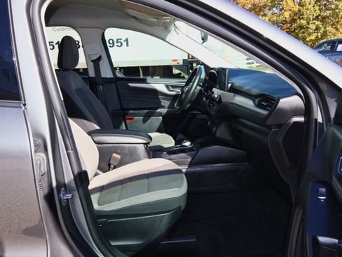 Used 2022 Ford Escape SE w/ SE Sport Appearance Package image 26