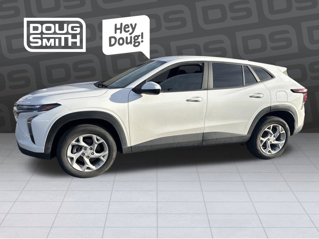 Used 2024 Chevrolet Trax LS w/ LS Convenience Package FWD image 2