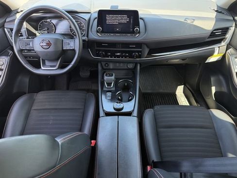 Used 2025 Nissan Rogue SV AWD/4WD image 11