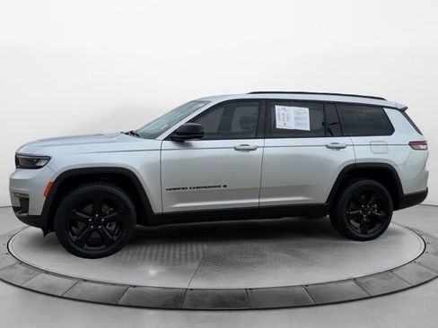Used 2023 Jeep Grand Cherokee L Limited w/ Black Appearance Package AWD/4WD image 5