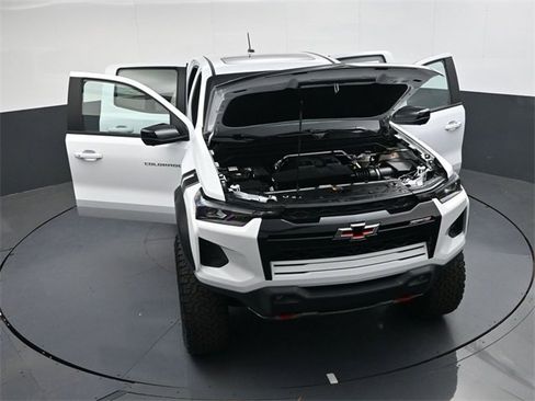 Used 2024 Chevrolet Colorado ZR2 w/ ZR2 Convenience Package III image 41