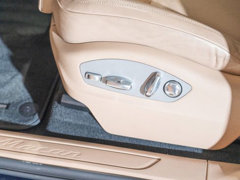 Certified 2023 Porsche Macan AWD/4WD image 13