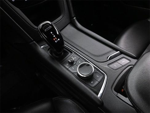 Used 2022 Cadillac XT6 Sport w/ LPO, ONYX Package image 31