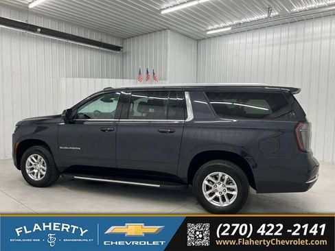 Used 2026 Chevrolet Suburban LT w/ Comfort Package AWD/4WD image 5