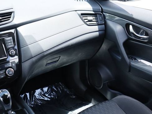 Used 2020 Nissan Rogue SV FWD image 25