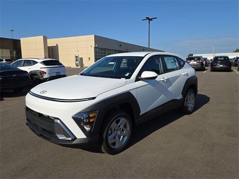 New 2026 Hyundai Kona SE image 2