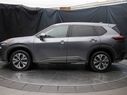 Used 2023 Nissan Rogue SV image 9