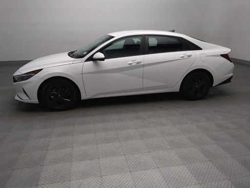 Used 2023 Hyundai Elantra SEL FWD image 2