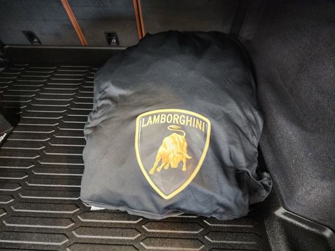 Used 2022 Lamborghini Urus image 32