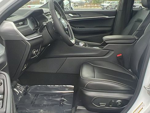 New 2025 Jeep Grand Cherokee Limited w/ Trailer Tow Package image 15