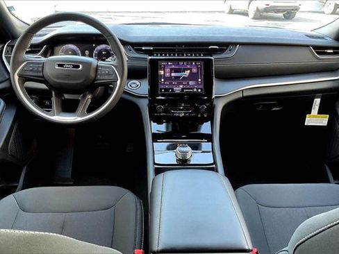 New 2025 Jeep Grand Cherokee L Laredo w/ Luxury Tech Group I image 4