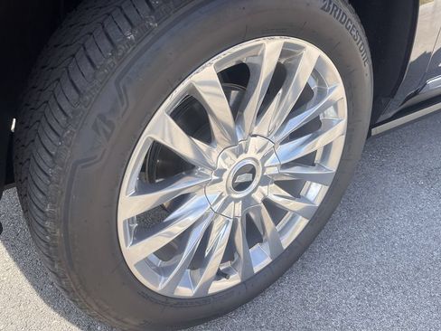 Certified 2022 Cadillac Escalade Premium Luxury w/ Performance Package AWD/4WD image 2