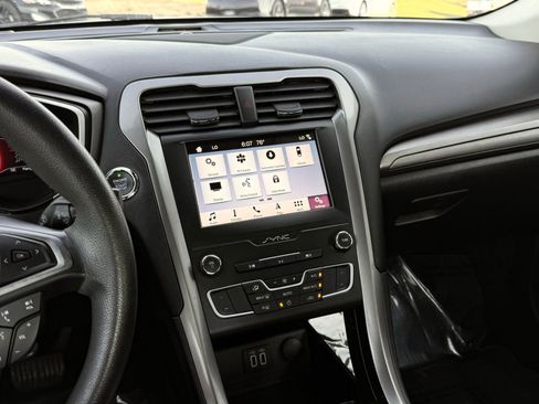 Used 2019 Ford Fusion SE FWD image 36