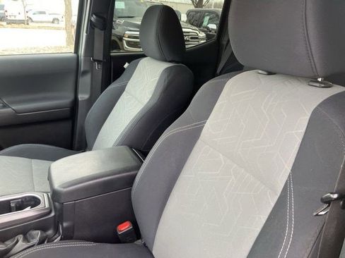Used 2021 Toyota Tacoma TRD Sport w/ Technology Package AWD/4WD image 12