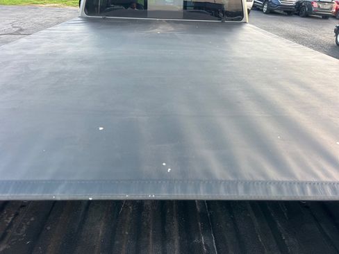 Used 2017 Nissan Titan S image 11