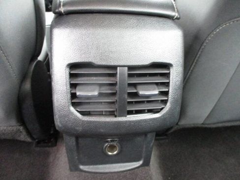 Used 2020 Ford Fusion SE image 16