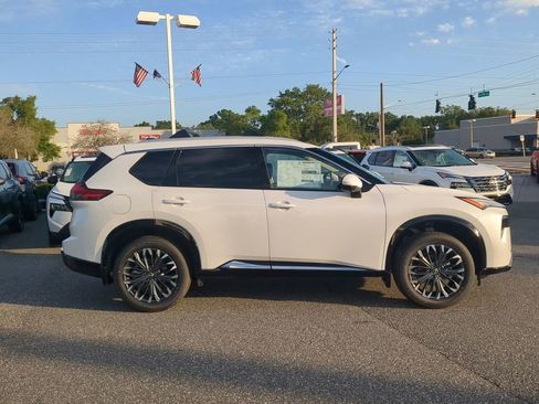 New 2026 Nissan Rogue Platinum AWD/4WD image 3