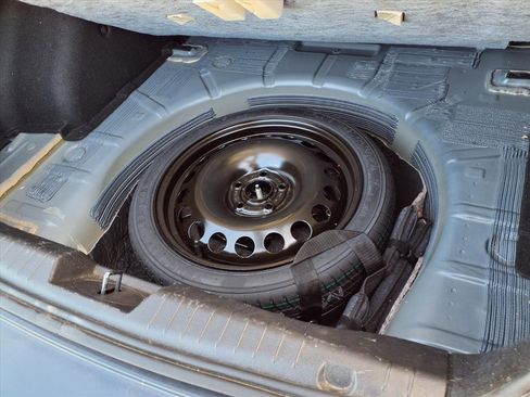 Used 2014 Chevrolet Cruze LS image 24