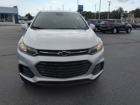 Used 2022 Chevrolet Trax LS w/ Tint and Cruise Package AWD/4WD image 10