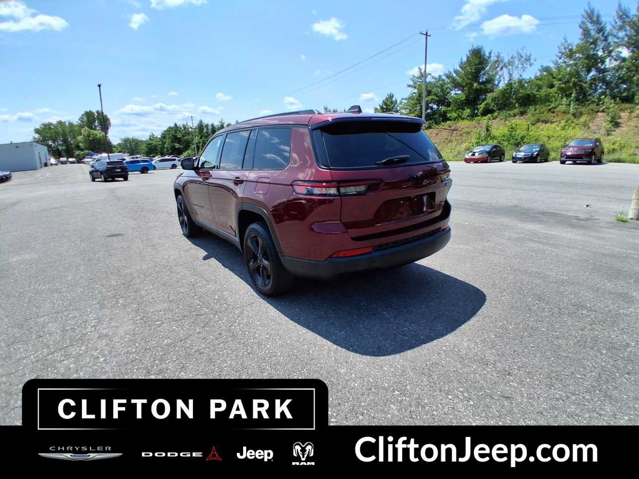 Used 2023 Jeep Grand Cherokee L Laredo AWD/4WD image 6