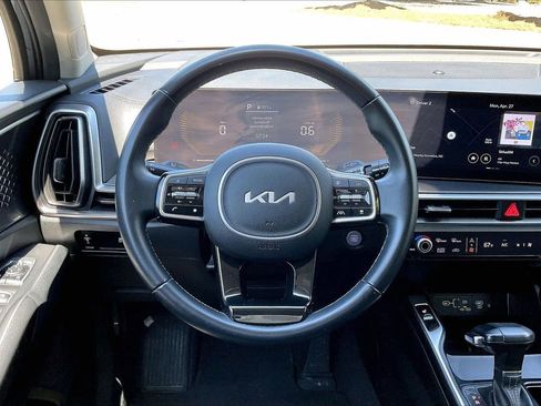 Used 2024 Kia Sorento S FWD image 10