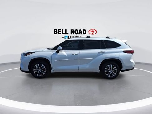 Used 2022 Toyota Highlander XLE FWD image 6